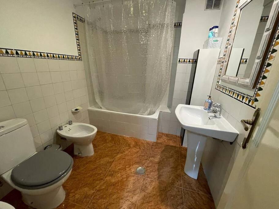 Lovely One Bedroom Flat- Excellent Location Granada Exterior photo